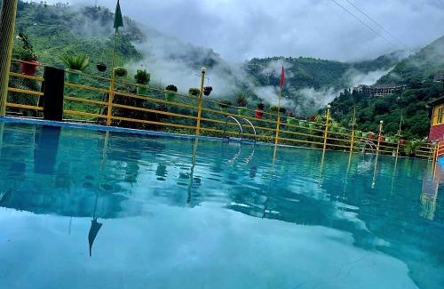 Bullawala Hotel | The Kempty Pool Retreat
