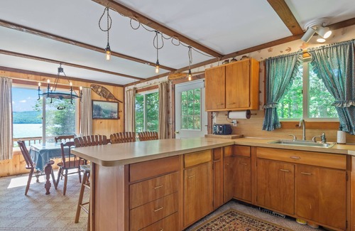 Rangeley Cabina | The Kennel Club - pet friendly, Beaver Mountain Lake