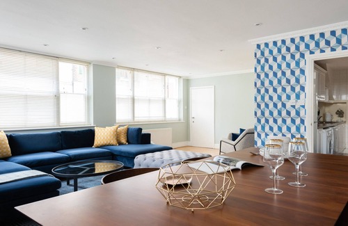 Royal Borough of Kensington and Chelsea Casa | The Kensington Palace Mews - Bright & Modern 6BDR House with Parking Space