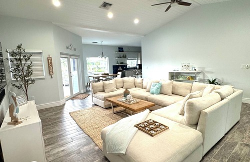 Key Largo Casa | The Key Largo Oasis - Beautiful Waterfront Home with 60' Dock & Pool