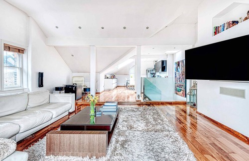 Frognal and Fitzjohns Apartamento | The King of Spades - Out of Office Lifestyle