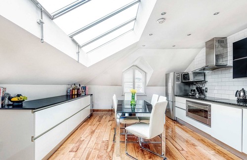 Frognal and Fitzjohns Apartamento | The King of Spades - Out of Office Lifestyle