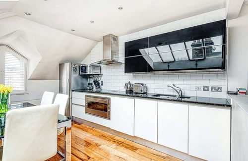 Frognal and Fitzjohns Apartamento | The King of Spades - Out of Office Lifestyle
