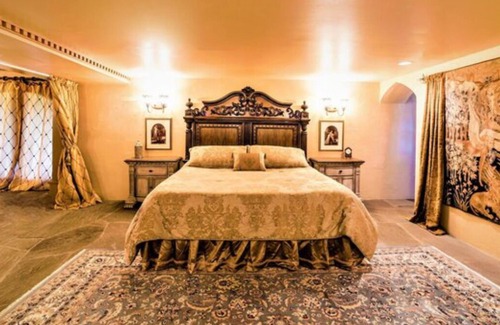Bolton Landing Otro | 'The King's Suite' in Highlands Castle