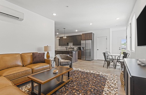 Shawnee Apartamento | The Kingdom - Walkable + Dog Park+Outdoor Space