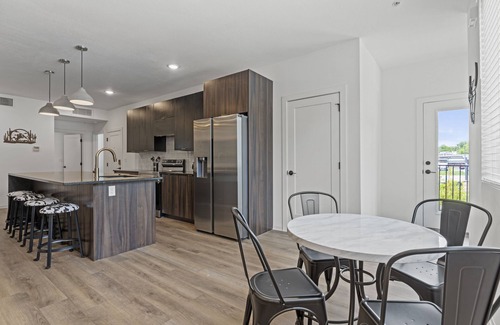 Shawnee Apartamento | The Kingdom - Walkable + Dog Park+Outdoor Space