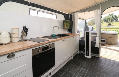 Llandrindod Wells Cabaña | The Kingfisher