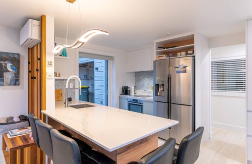 Waiheke Island Villa | The Kingfisher House - Oneroa