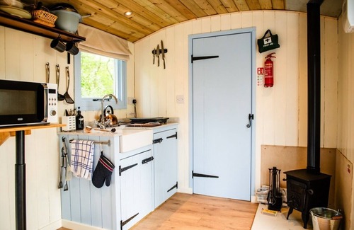 Acton Scott Cabina | The Kingfisher Shepherd's Hut