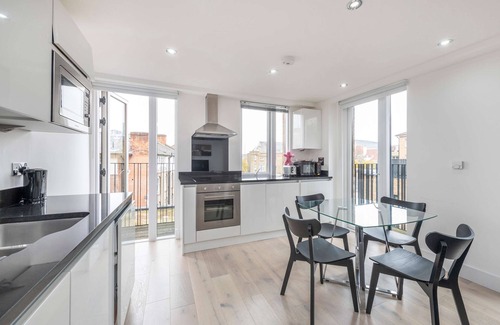 Euston Apartamento | The Kings Residence - St Pancras - by Frankie Says