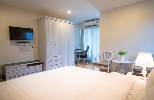 Huai Khwang Hotel | The Kinn