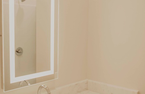 Camden Apartamento | The Kirkwood Suite. Recently renovated with an Iconic view of downtown.