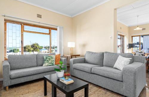 Kleinmond Casa | The Kleinmond Cottage by Host Agents