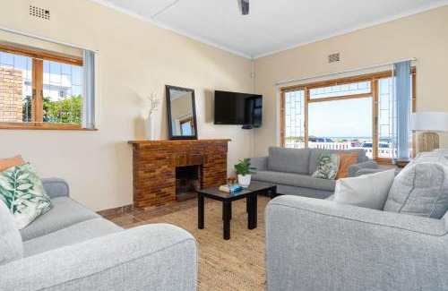 Kleinmond Casa | The Kleinmond Cottage by Host Agents