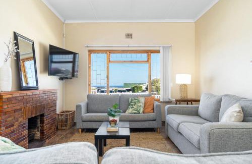 Kleinmond Casa | The Kleinmond Cottage by Host Agents