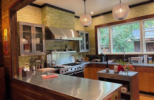 Anderson Valley Casa | The Knotty Oak - 3 Houses / Sleeps 26 in Philo - Weddings/Retreats/Families