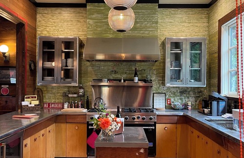 Anderson Valley Casa | The Knotty Oak - Homestead - House #1 of 3 - Walk to wineries/dinner/Lemons Mkt!