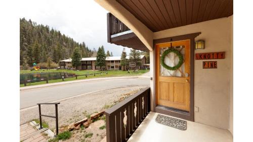 Red River Casa | The Knotty Pine