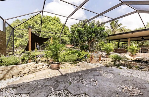 Boynton Beach Casa | The Koi House
