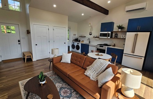 Rockbridge Villa | The Koselig - Lux Villa with Sauna & Hot tub / NEW