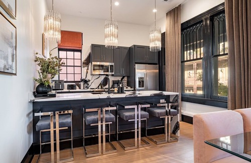 Arts/Warehouse District Hotel | The Krewe 5BR - The Little Lagniappe on St. Charles