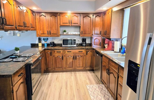Ottawa Casa | The Lafayette Lounger Unit B, King Bed, Arcade Games