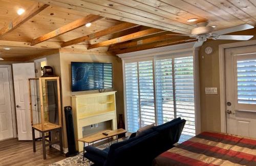 Lake Alfred Casa | The Lake Alfred Citruswood Cabin