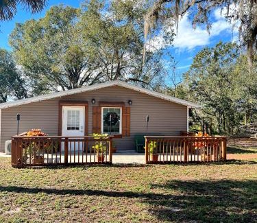 Lake Alfred Casa | The Lake Alfred Citruswood Cabin