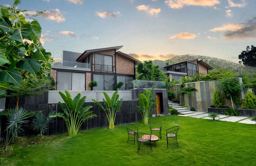 Bedla Villa | Holds fascinating views that guarantee luxury, peace, and everlasting memories