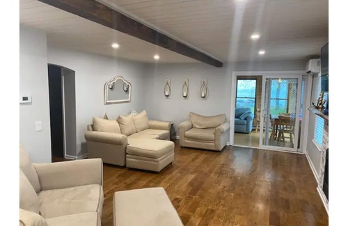 Bridgeport Casa | The Lake House. Perfect year-round getaway!