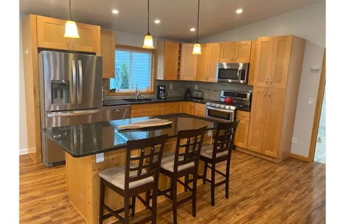 Bridgeport Casa | The Lake House. Perfect year-round getaway!