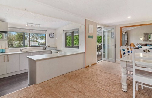 Motuoapa Cabaña | The Lake House - Taupo Holiday Home