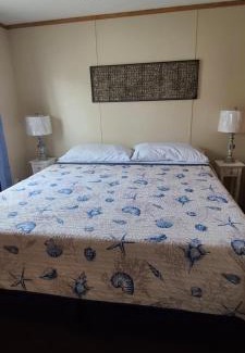 Hillsboro Casa | The Lake House