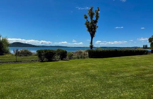 Holdens Bay Casa | The Lake House with private spa Lake Rotorua