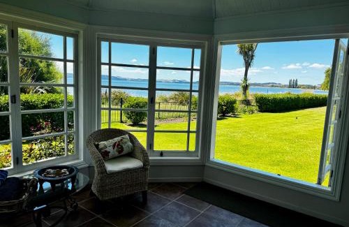 Holdens Bay Casa | The Lake House with private spa Lake Rotorua