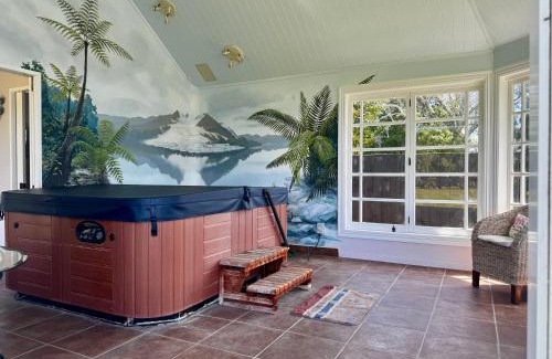Holdens Bay Casa | The Lake House with private spa Lake Rotorua
