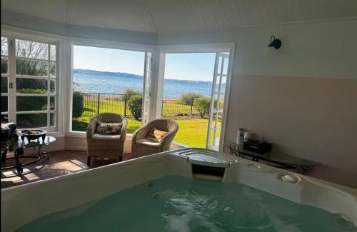 Holdens Bay Casa | The Lake House with private spa Lake Rotorua