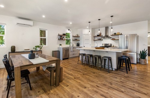 Sedro-Woolley Casa | The Lake Hut - a perfect place to relax and play on shore of Lake Whatcom