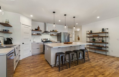 Sedro-Woolley Casa | The Lake Hut - a perfect place to relax and play on shore of Lake Whatcom