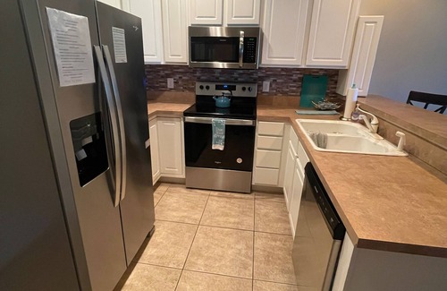 Camdenton Condominio | Nuevas tarifas! Deck recién actualizado! ¡Puerta de seguridad! Condominio frente al agua! ¡SIN PASOS!