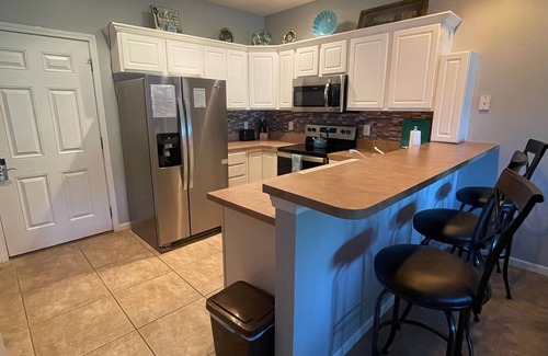 Camdenton Condominio | Nuevas tarifas! Deck recién actualizado! ¡Puerta de seguridad! Condominio frente al agua! ¡SIN PASOS!