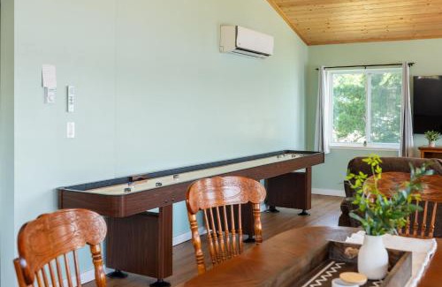 Pocono Lake Casa | The Lake Life by AvantStay Lakefront View Hot Tub