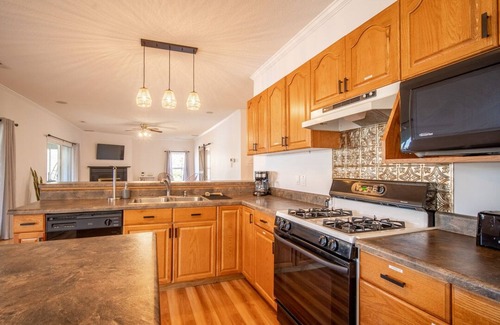 Oconee County Casa | The Lake Lodge on Whitewater Lake!