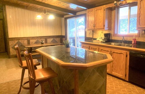 Lake Mary Ronan Cabaña | The Lake Mary Ronan Lodge w/ Waffles!