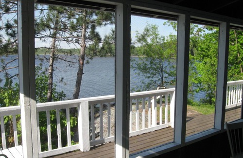 Nipissing Cabaña | The Lakehouse 3 bedroom private cottage with lakeside deck and dock on Nipissing