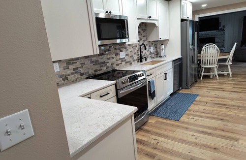 Black Wolf Casa | The Lakehouse at Winnebago. Green Bay 1 hr. Ice Fishing out your door. Fireplace