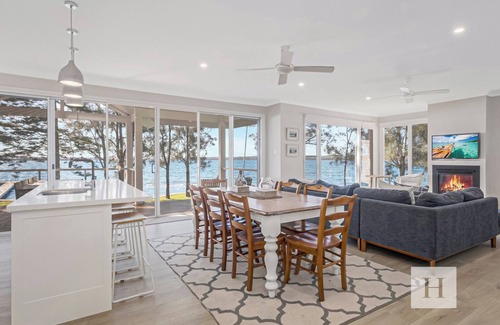 Summerland Point Casa | The Lakehouse Retreat - Waterfront w/ Jetty!