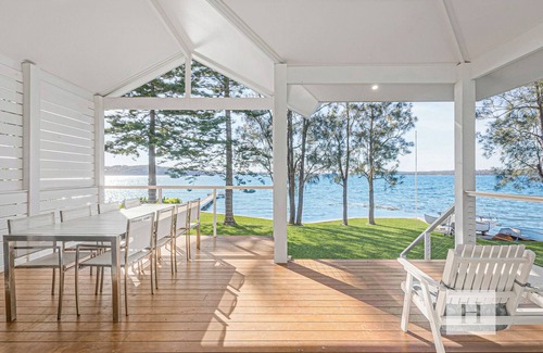 Summerland Point Casa | The Lakehouse Retreat - Waterfront w/ Jetty!