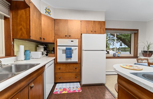Hartford Casa | The Lakehouse - Entire Home & Private Lakeshore