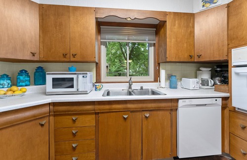 Hartford Casa | The Lakehouse - Entire Home & Private Lakeshore